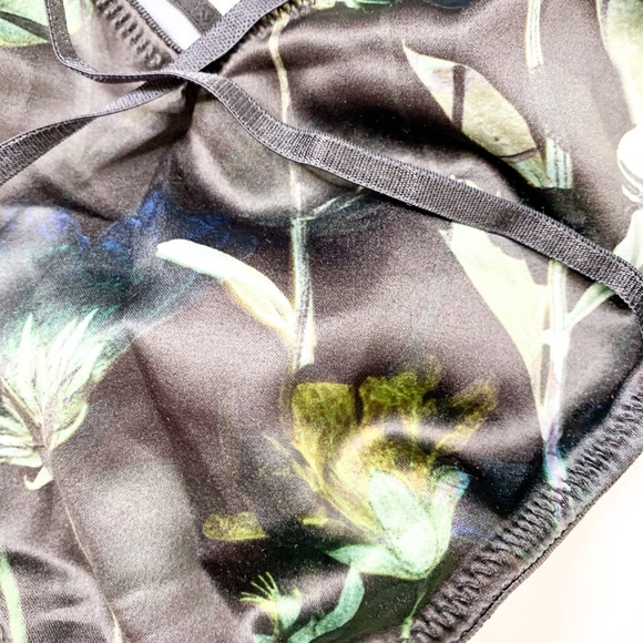 PEEK & BEAU Dark Mixed Floral String Bottom - Picture 7 of 7